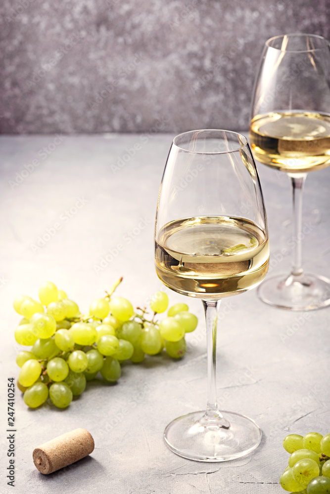 A glass of white wine and fresh grapes A glass of white wine and fresh grapes