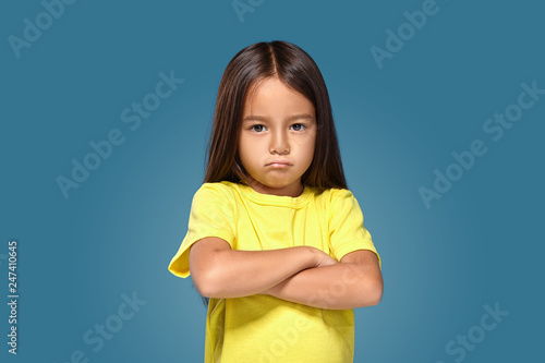 Obraz na płótnie Angry little kid showing frustration and disagreement w salonie