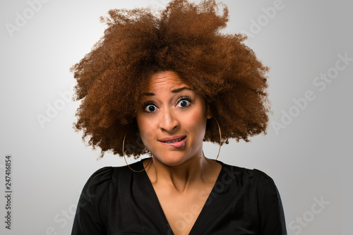 Foto Afro woman realizing about something
