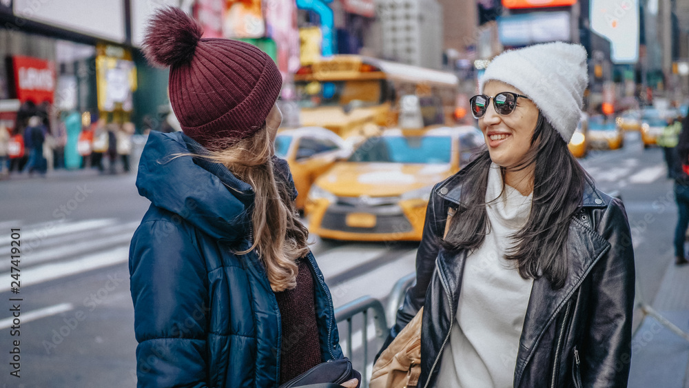 Fototapeta premium Two friends enjoy their vacation trip to New York