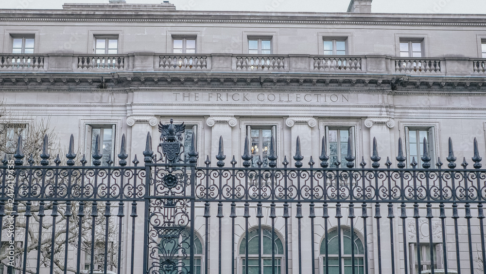 Obraz premium The Frick Collection Building in New York
