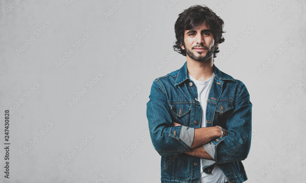 Obraz premium Young handsome man crossing his arms, smiling and happy, being confident and friendly