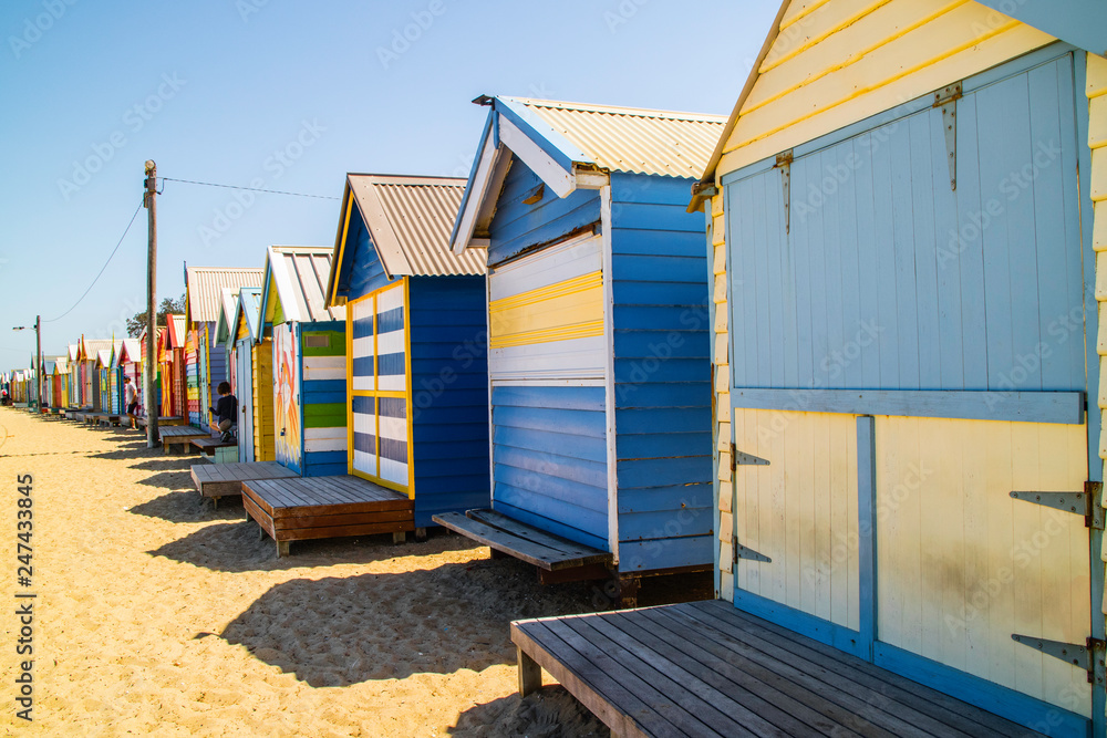 Naklejka premium chatki na plaży