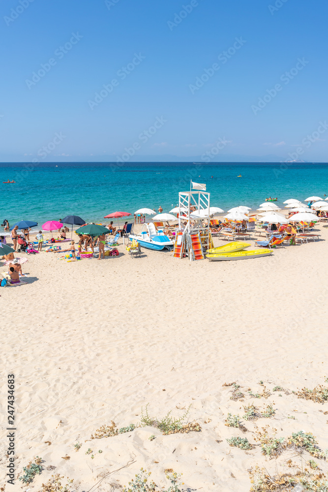 Traumstrand und türkises Wasser auf der Insel Sardinien in Solanas Traumstrand und türkises Wasser auf der Insel Sardinien in Solanas