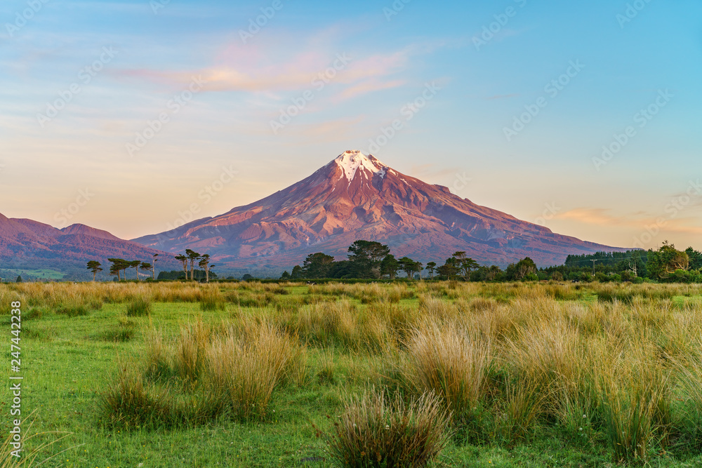 Fototapeta premium sunset at cone volcano mount taranaki, new zealand 6