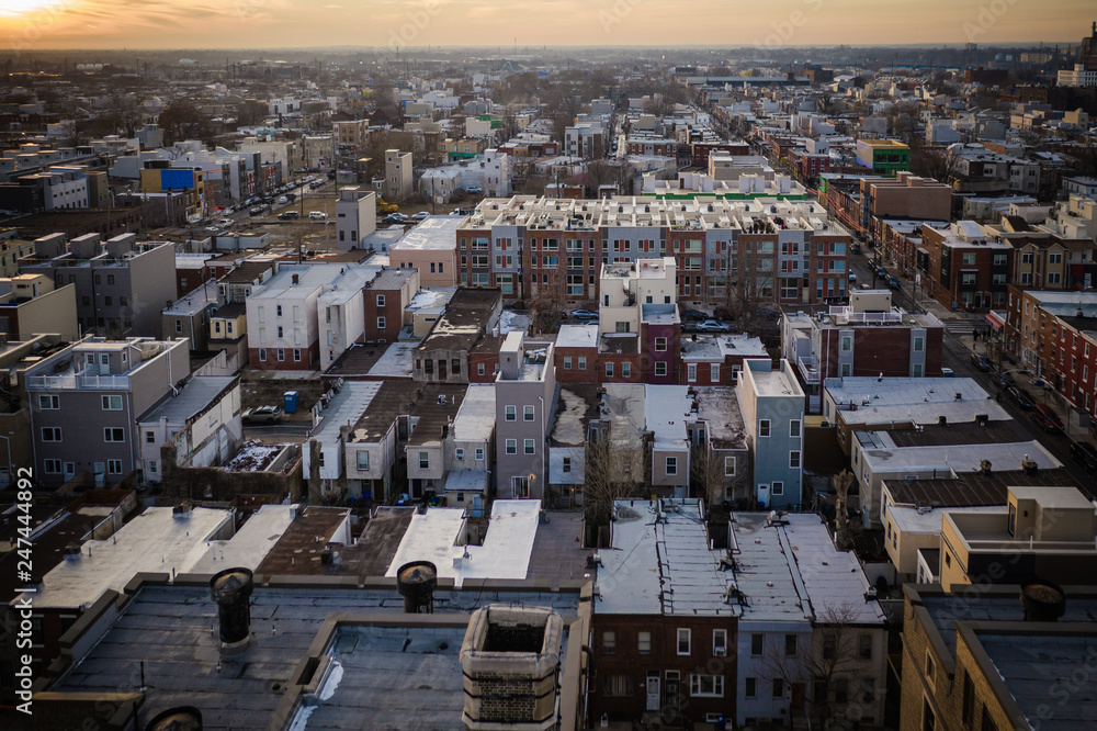Fototapeta premium Aerial of Foggy Sunrise in Philadelphia
