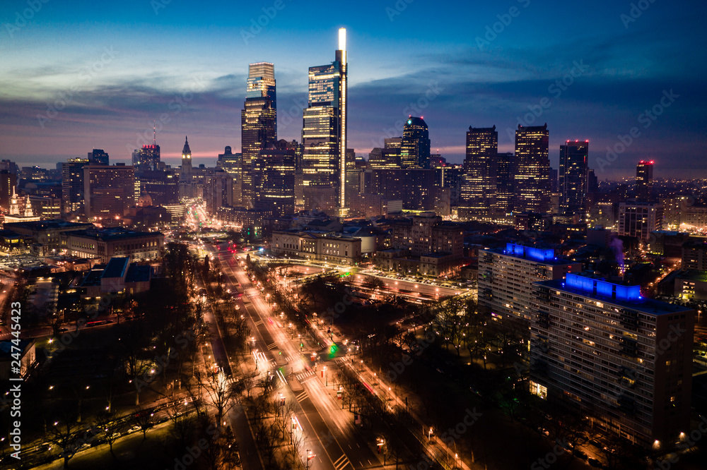 Obraz premium Aerial of Foggy Sunrise in Philadelphia