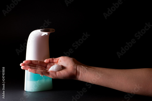 Fototapeta Naklejka Na Ścianę i Meble -  Putting foam soap on the hand