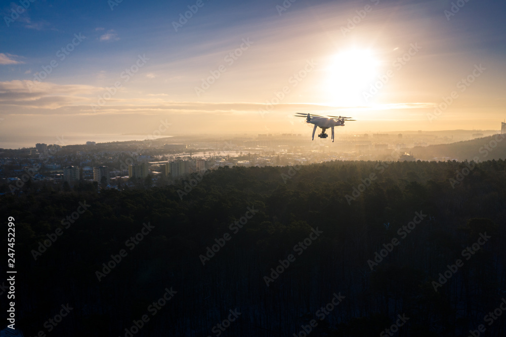 Dron w powietrzu Dron w powietrzu