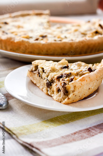 Chicken tart with mushrooms and cheese