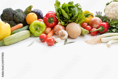 Fototapeta Naklejka Na Ścianę i Meble -  Fresh vegetables isolated on a white background.