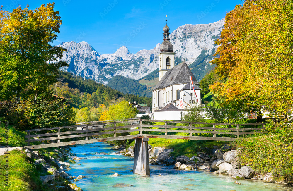 Φωτογραφία Wonderful Bavarian Alps landscape with Parish Church of St Sebastian - Ramsau, B