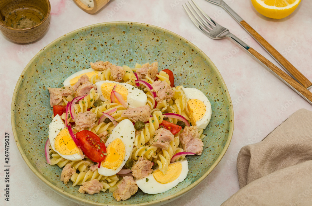 Tuna and vegetable salad. Salad with tuna, tomatoes, pasta and red onion Tuna and vegetable salad. Salad with tuna, tomatoes, pasta and red onion