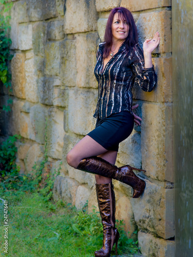 Schöne Frau im Park