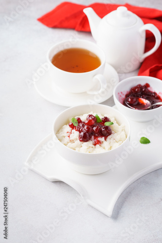 Rice porridge with cranberries, jam and tea for breakfast.