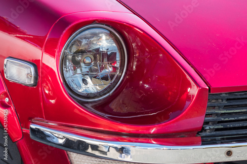 自動車のヘッドライト　Headlight of the car © norikko