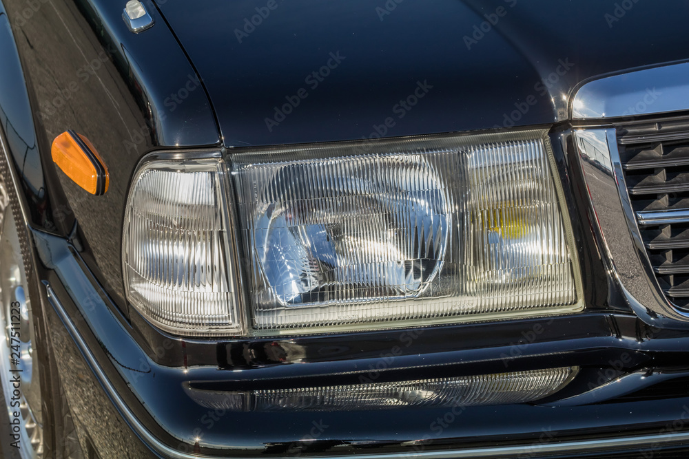 自動車のヘッドライト　Headlight of the car - obrazy, fototapety, plakaty 