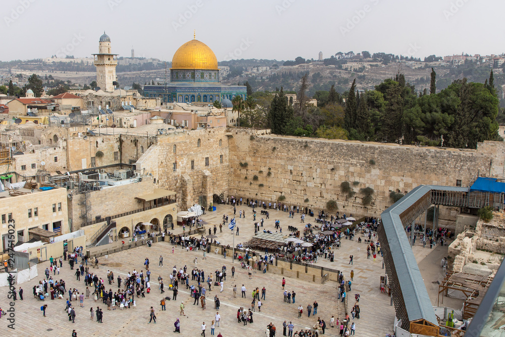 Blick auf die Klagemauer mit Felsendom in Jerusalem, Israel