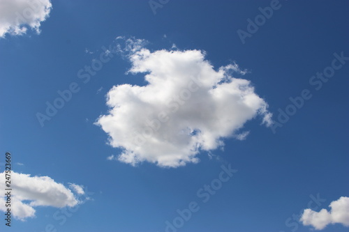 Nuages dans le ciel (cumulus) 10