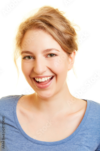Lachende junge Frau mit offenem Mund