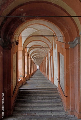 San Luca arcade is the longest porch in the world © babble