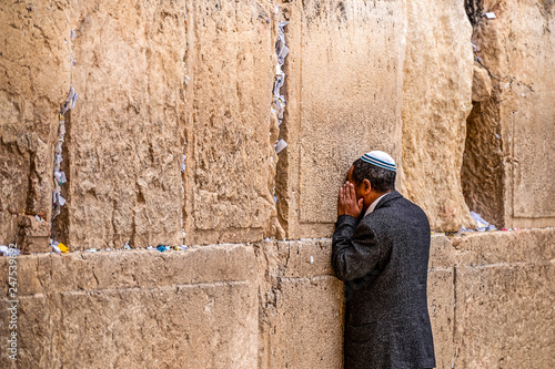 Obraz na płótnie Believing Jew is praying near the wall of crying w salonie