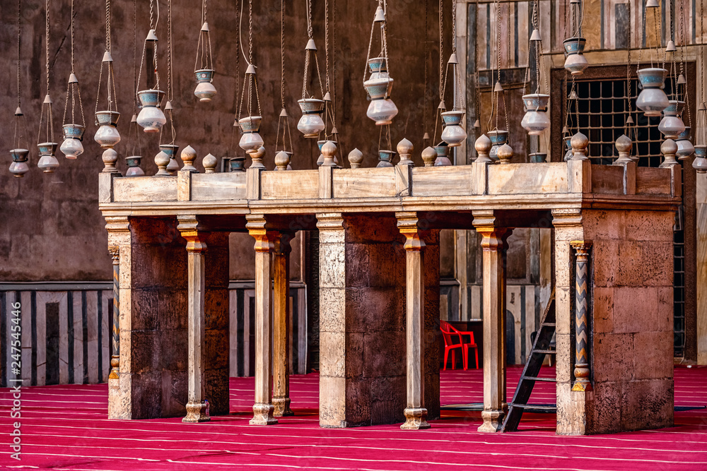 Φωτογραφία 18/11/2018 Cairo, Egypt, interior of the main hall for the prayers of the ancien