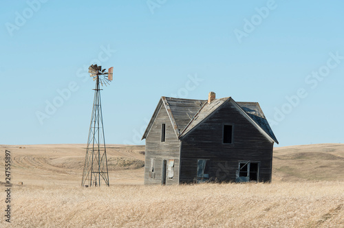 An old farmhouse on the prairie in North Dakota