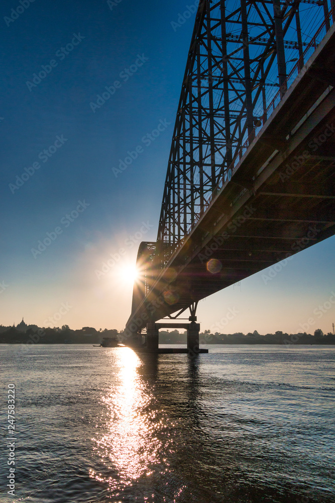 Brücke über den Irrawaddy Brücke über den Irrawaddy