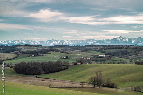 paysage gersois avec vue sur les Pyrénées