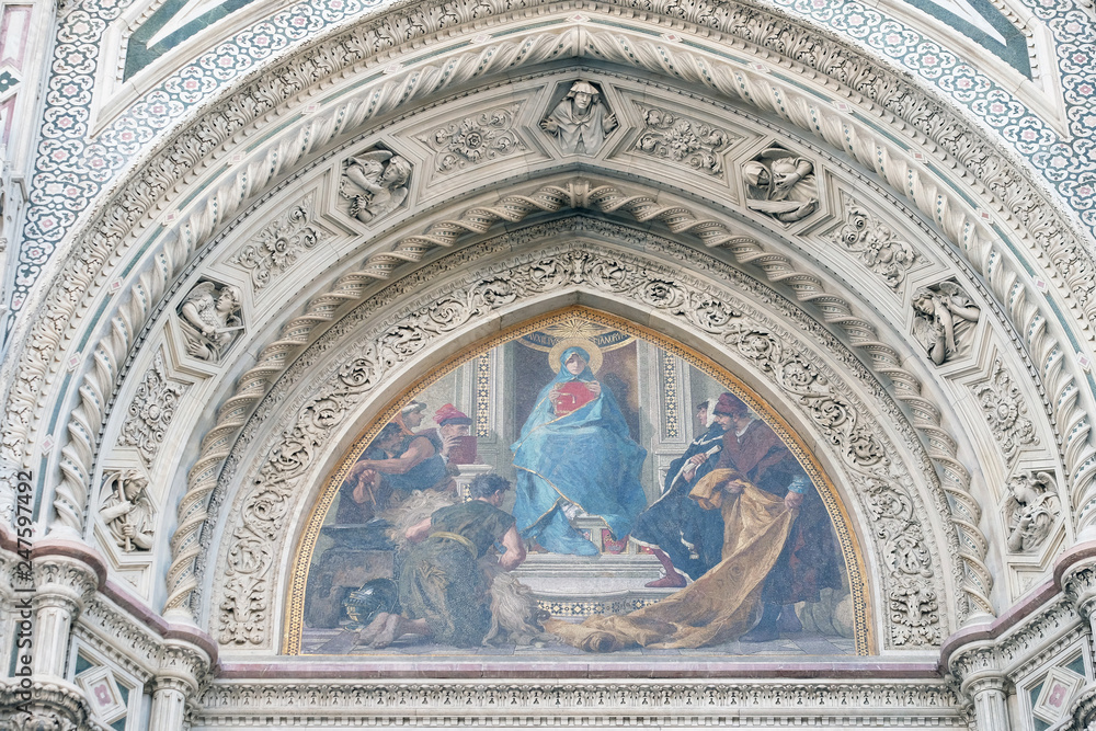 Mary surrounded by Florentine Artists, Merchants and Humanists, Right Portal of Cattedrale di Santa Maria del Fiore (Cathedral of Saint Mary of the Flower), Florence, Italy 