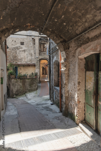 Fototapeta Naklejka Na Ścianę i Meble -  Italia Liguria Ventimiglia vicoli e piazzette del borgo vecchio
