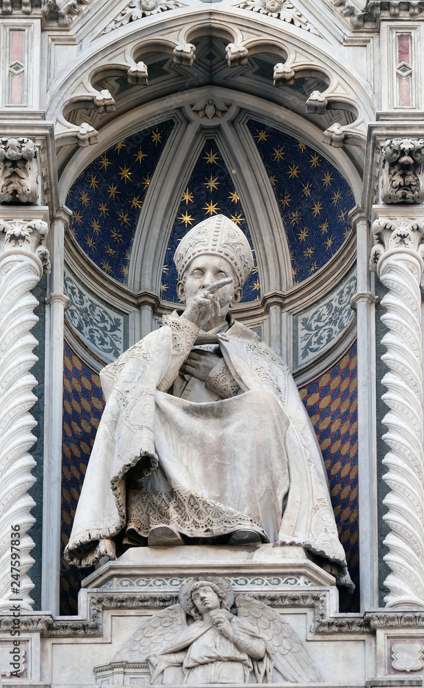 Obraz premium St. Antoninus (Antonio Pierozzi, the Archbishop of Florence), Portal of Cattedrale di Santa Maria del Fiore (Cathedral of Saint Mary of the Flower), Florence, Italy