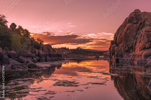 Fototapeta Naklejka Na Ścianę i Meble -  Scenic Sunset at Watson Lake Prescott Arizona