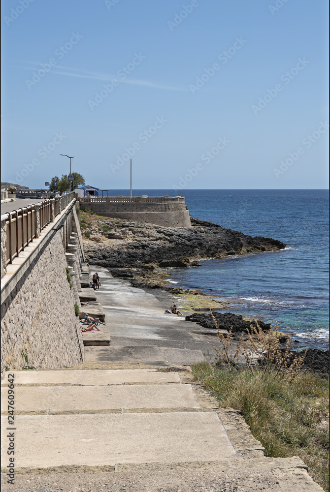 Obraz premium Italia Puglia Capo Santa Maria di Leuca lungomare scogli