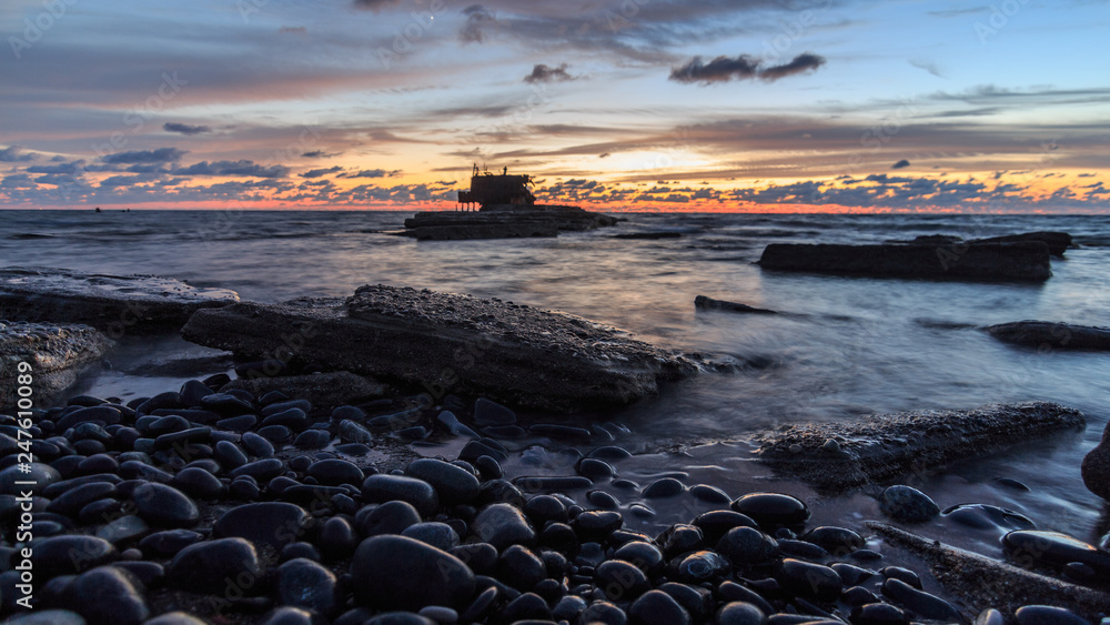 Obraz premium sunset on the beach