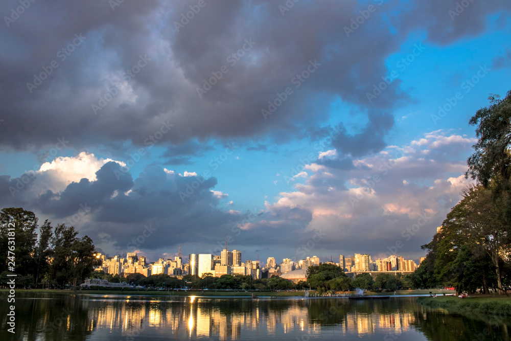 Fototapeta premium Skyline of Sao Paulo city and reflex in lake