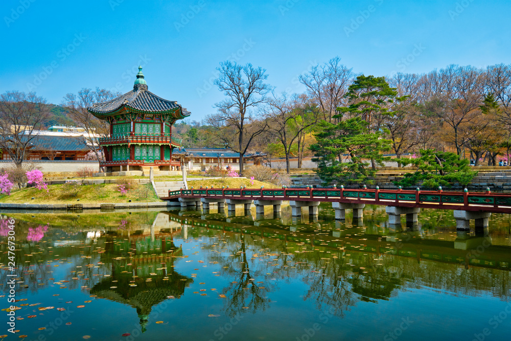 Fototapeta premium Hyangwonjeong Pavilion, Gyeongbokgung Palace, Seoul, South Korea