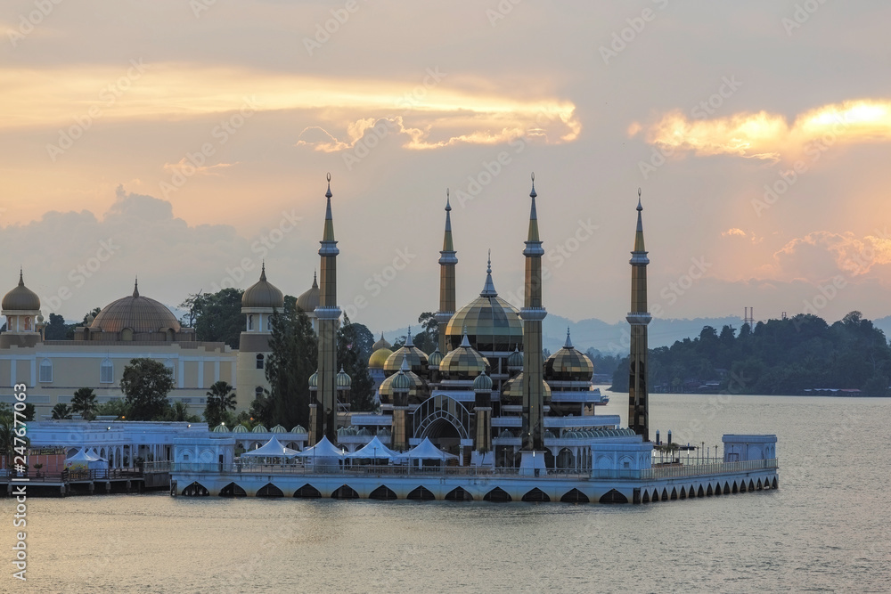 Obraz premium Masjid Kristal in Kuala Terrengganu, Malaysia