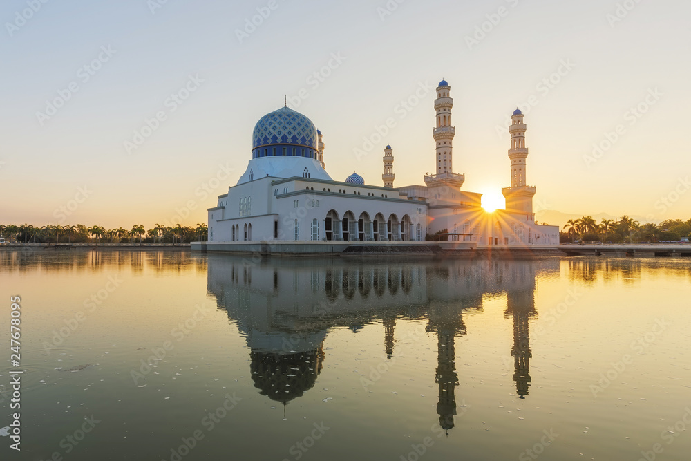 Obraz premium Masjid Bandaraya in Kota Kinabalu, Malaysia