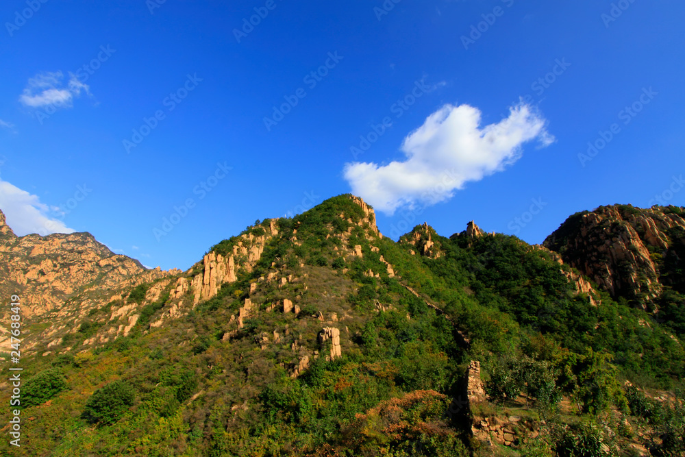Naklejka premium Naturalna sceneria górska