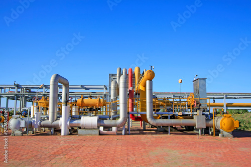 Refinery pipeline facilities