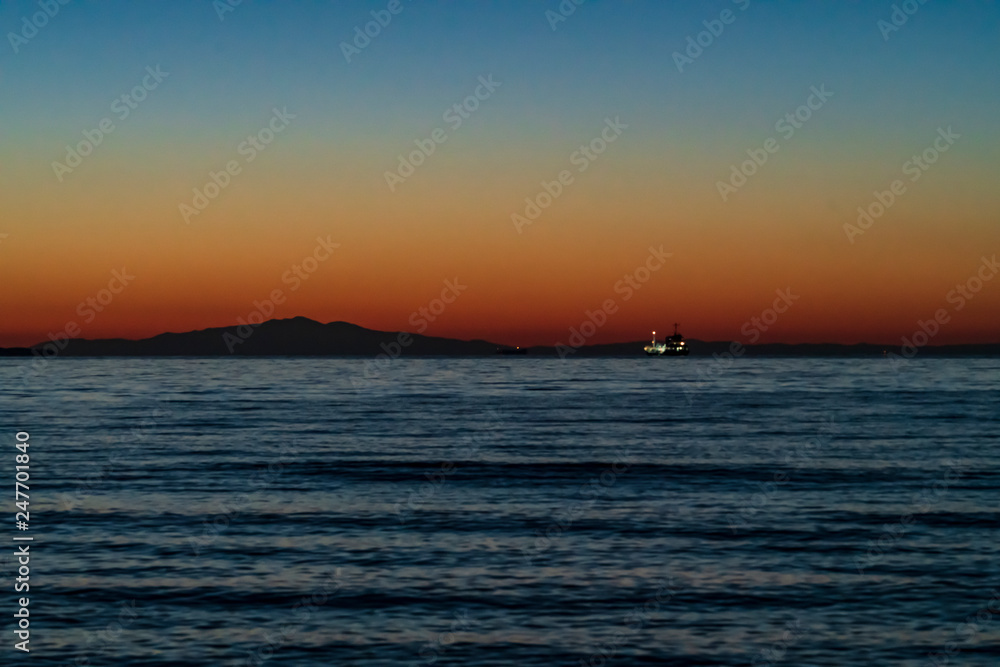 波静かな北条海岸の夕日