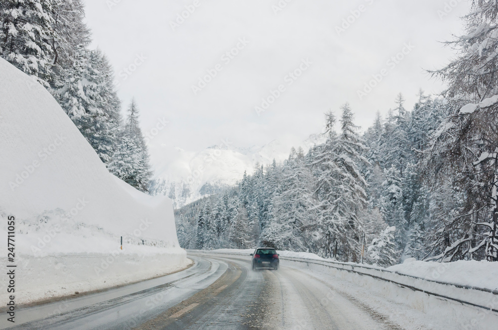 Silvaplana, Surlej, Bergstrasse, Passstrasse, Winter, Winterdienst, Wintersport, Oberengadin, Alpen, Graubünden, Schweiz Silvaplana, Surlej, Bergstrasse, Passstrasse, Winter, Winterdienst, Wintersport, Oberengadin, Alpen, Graubünden, Schweiz