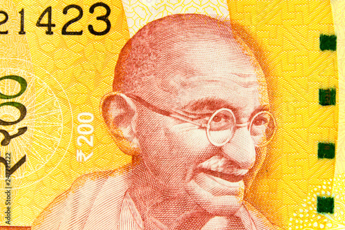 Foto Portrait of Mahatma Gandhi on Indian bill 200 rupees.