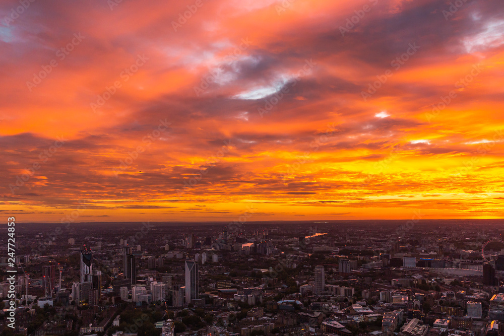 Fototapeta premium Beautiful Sunset and view of London Cityscape from the Shard Building 