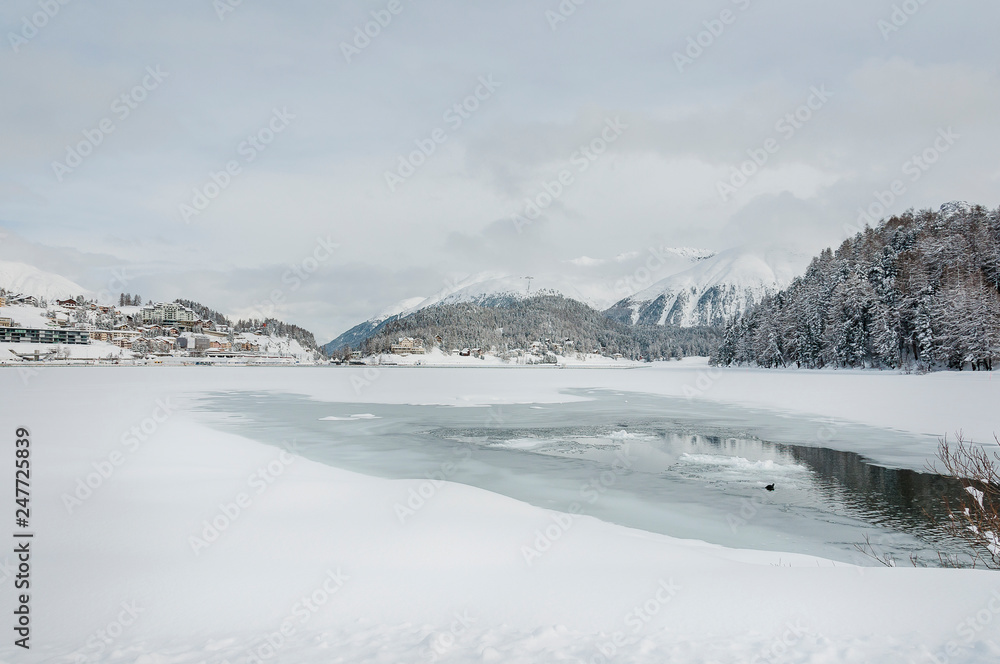 St. Moritz, St. Moritzersee, Muottas Muragl, Engadiner Dorf, Winter, Wintersport, Alpen, Graubünden, Schweiz St. Moritz, St. Moritzersee, Muottas Muragl, Engadiner Dorf, Winter, Wintersport, Alpen, Graubünden, Schweiz
