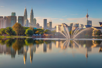 Tableau sur plexiglas Kuala Lumpur Vue panoramique Kuala Lumpur Malaisie grand angle  © Taiga
