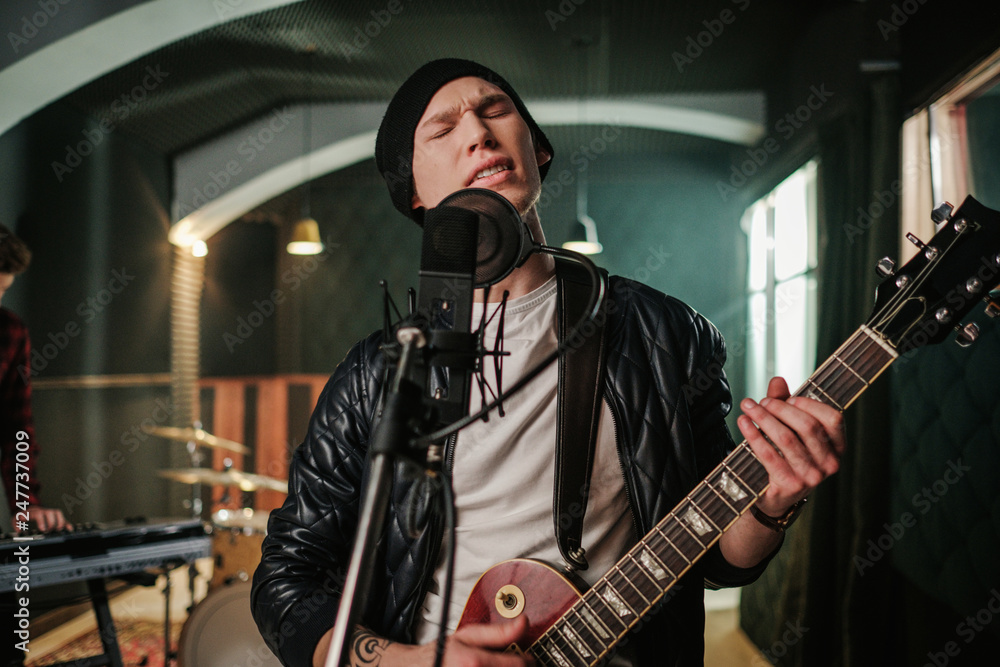 Obraz premium Music band having rehearsal in a studio