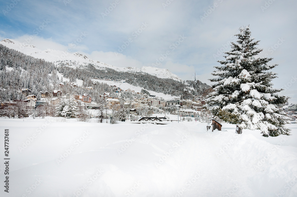 St. Moritz, St. Moritzersee, Engadiner Dorf, Oberengadin, Corviglia, Alpen, Winter, Wintersport, Graubünden, Schweiz